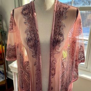 David and Young brand kimono with fringe at bottom. Dark pink, black and white.